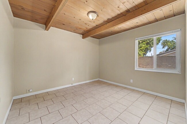 Building Photo - 1423 Wendell Way
