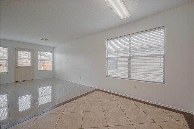Building Photo - 6814 Shallow River Ct