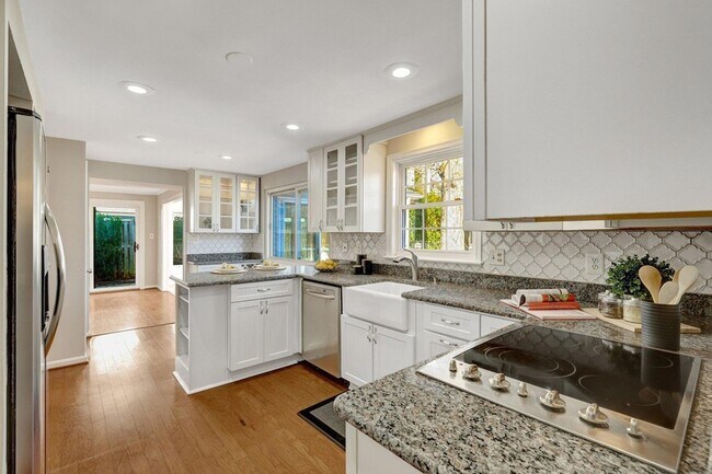 Building Photo - 2015 Freedom Ln