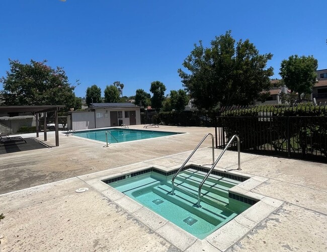 Building Photo - AVAILABLE NOW: BIG College Area Townhome 4bd/2.5ba HUGE garage, AC, pool, W/D