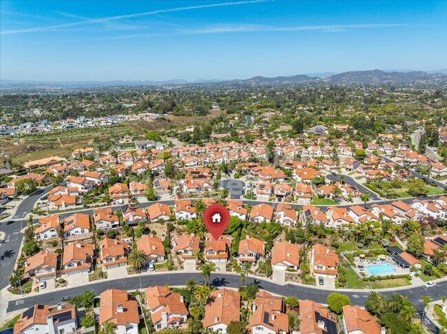 Building Photo - ***Beautiful 3 bed / 2.5 bath / 1,975 sqft House in the Vista/Shadowridge Neighborhood - Availabl...