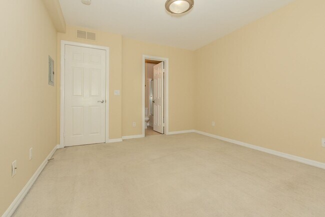 Building Photo - 5252 Balboa Arms Dr