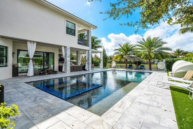 Building Photo - 16849 Pierre Cir