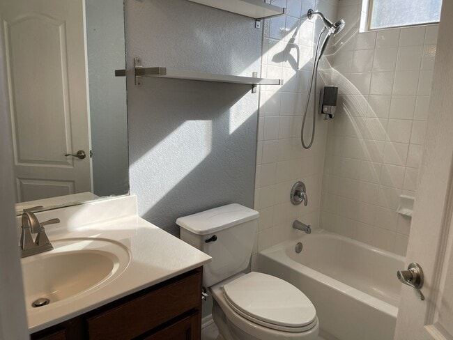 Building Photo - Beautiful Home off Stone Oak Pkwy