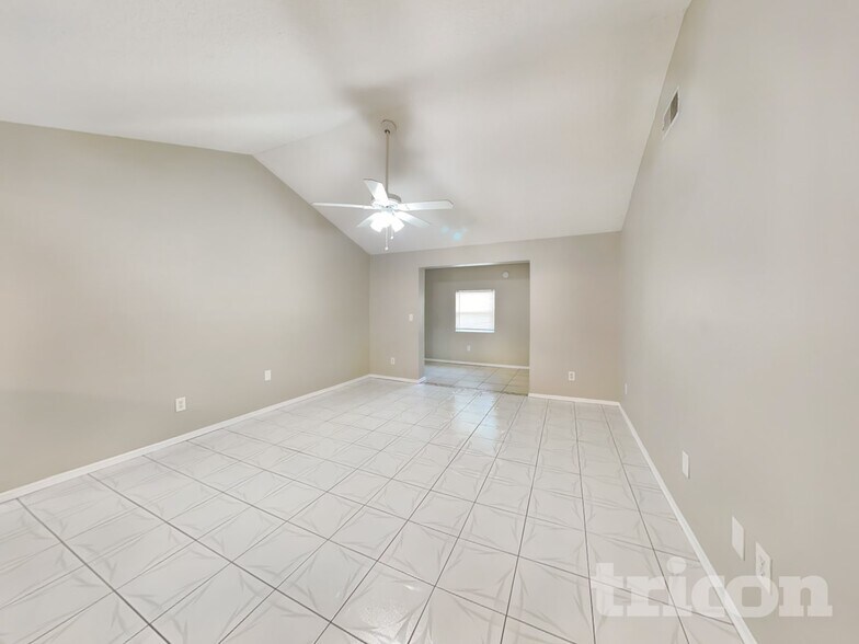Building Photo - 10217 Carriage Glen Ct