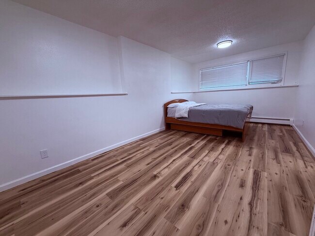 Building Photo - 2000 Blueberry St