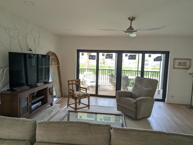 Building Photo - 404 Clubhouse Cir