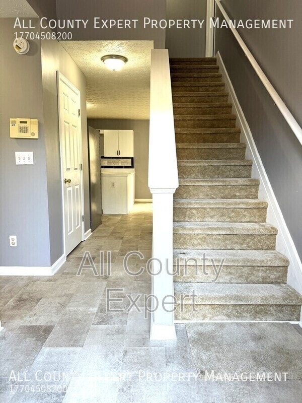 Building Photo - 3232 Sentinel Cir