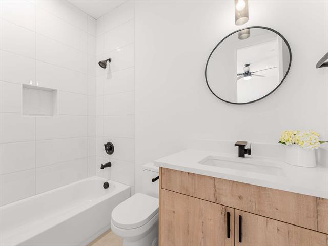 Building Photo - 2015 N Prairie Ave