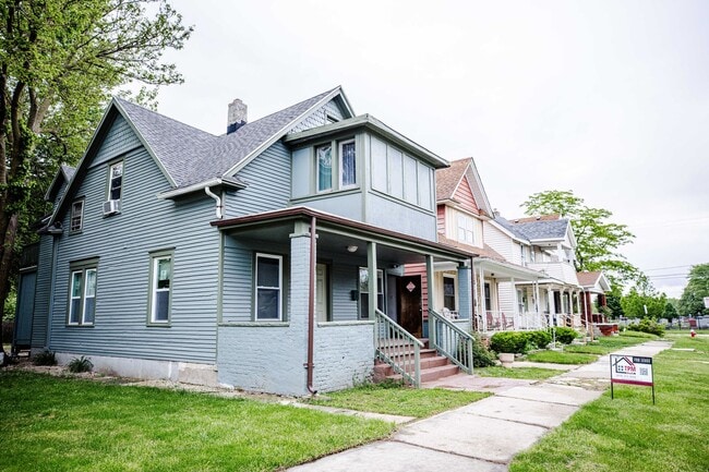 Primary Photo - 1445 Yates St