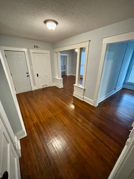 Building Photo - 407 S 12th St