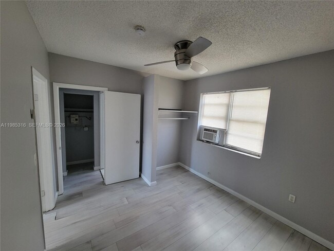 Building Photo - 1720 NW 1st Pl