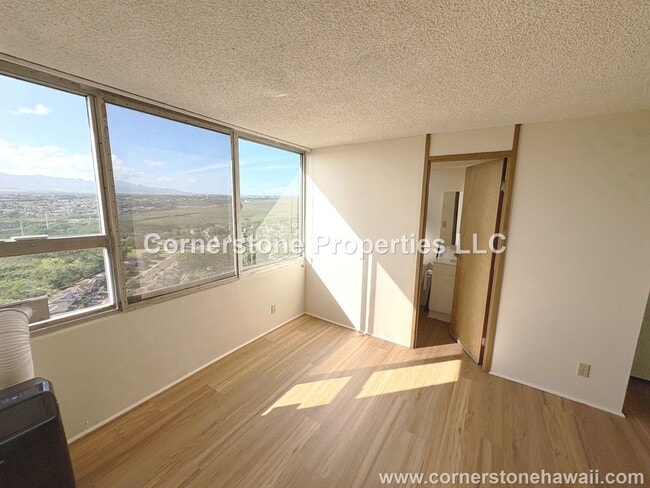 Building Photo - 1060 Kamehameha Hwy