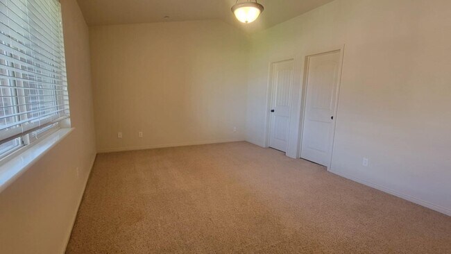 Building Photo - Gorgeous Eagle Mountain Condo!