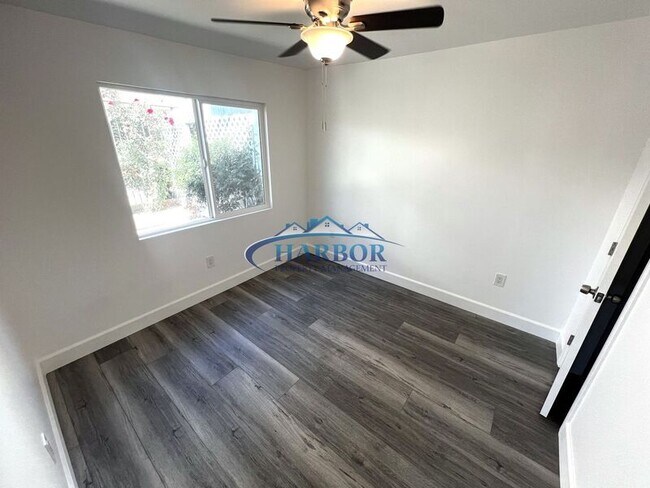 Building Photo - 2332 Cedar Ave