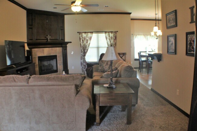 Building Photo - 4904 SW 122nd Terrace