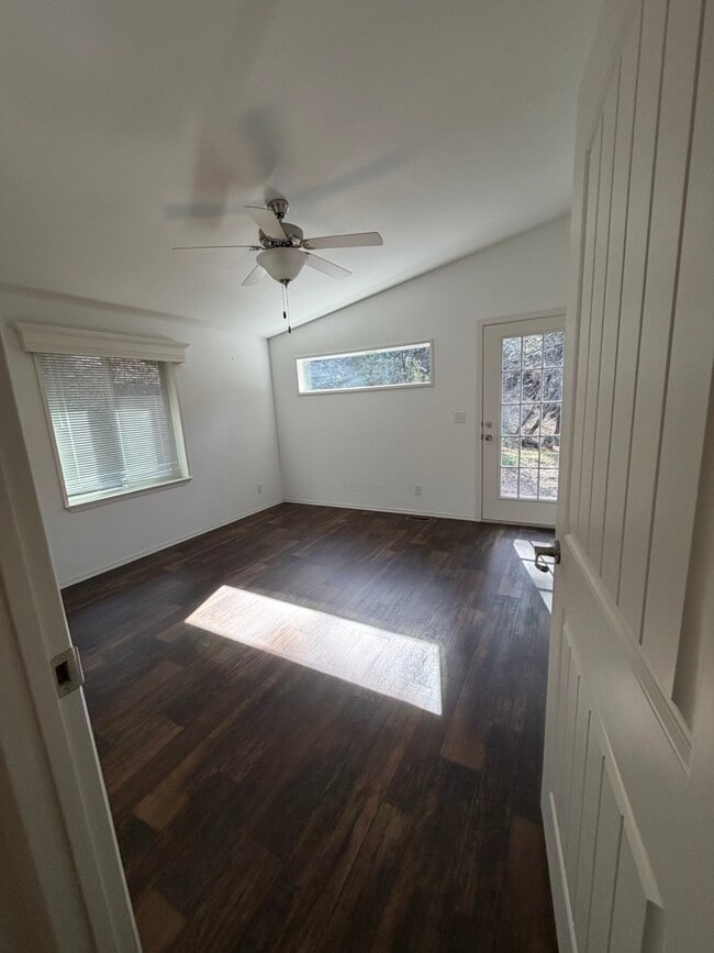 Building Photo - 13345 Pasquale Rd