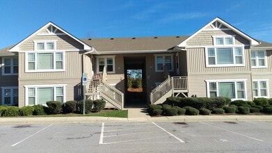 Building Photo - Hendersonville Condo - Top Floor - Wonderful Office Space!