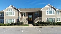 Building Photo - Hendersonville Condo - Top Floor - Wonderful Office Space!