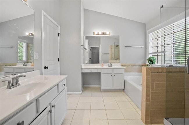 Building Photo - 1000 Great Oaks Dr