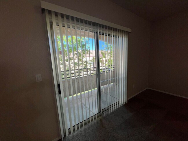 Building Photo - Henderson - 2 bedroom condo
