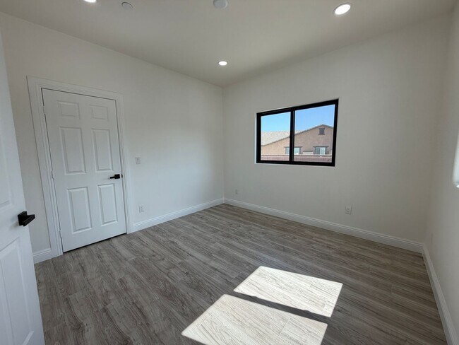 Building Photo - 4465 Gilchrist Dr