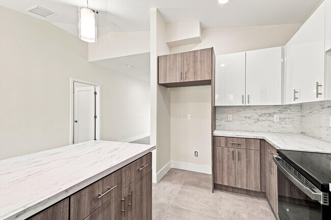 Building Photo - 4701 Evergreen Ave