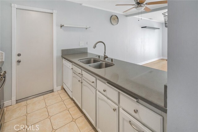 Building Photo - 1122 S Clifpark Cir