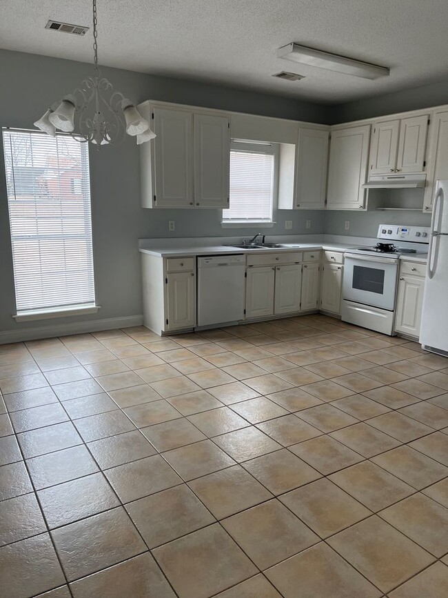 Building Photo - 250 Mayfield Dr