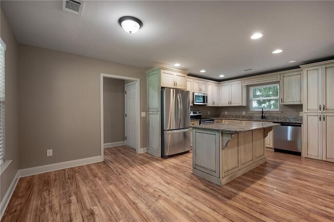 Building Photo - 211 Gilmore Cir SW