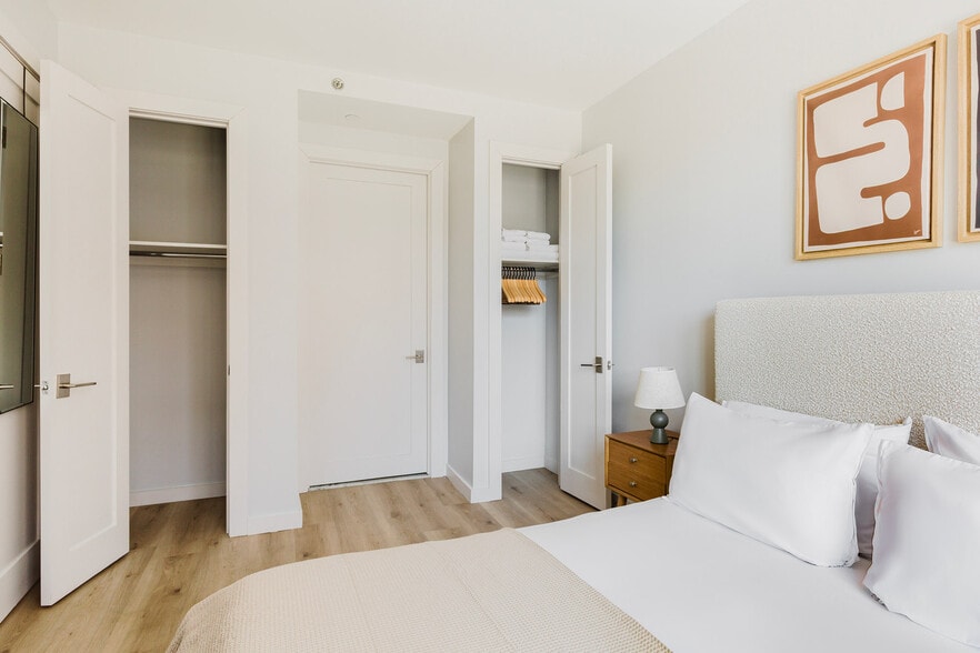 Building Photo - 68 Gold St