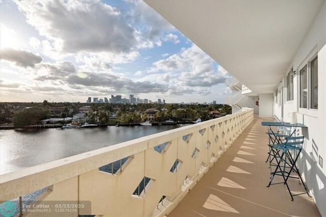 Building Photo - 333 Sunset Dr