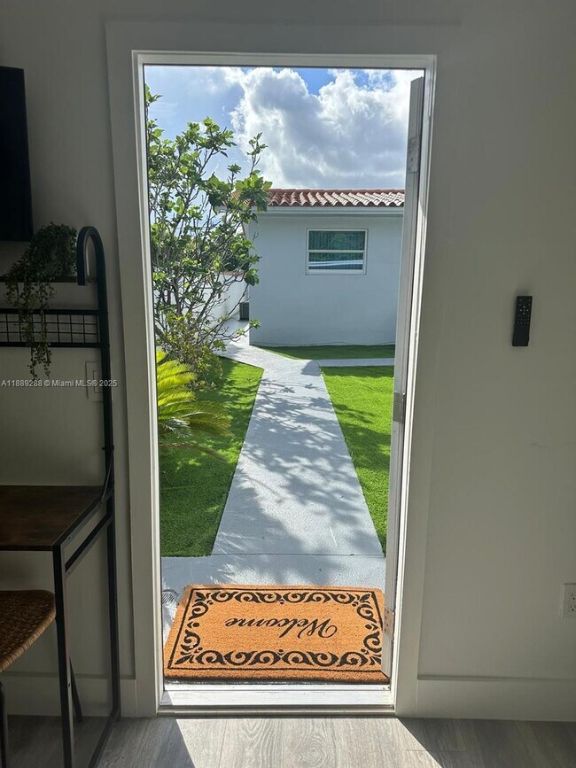 Building Photo - 2943 SW 36th Ave