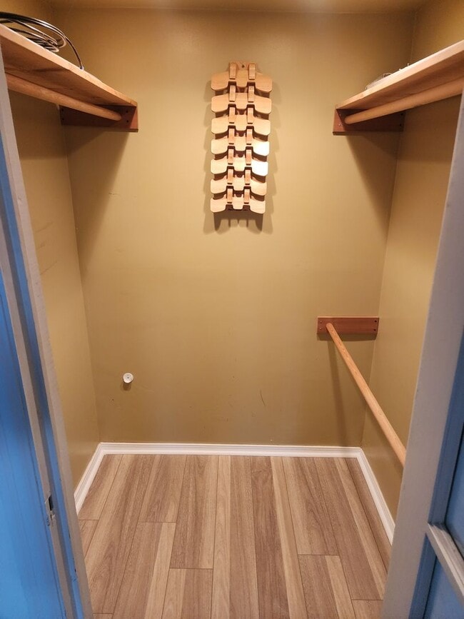 Building Photo - 350 SW State St