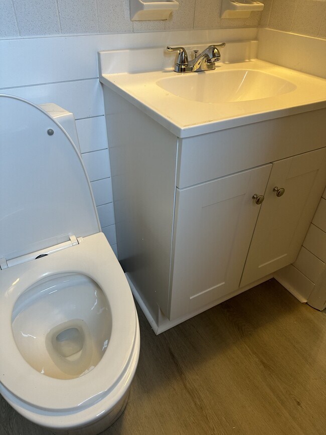 Building Photo - 720 Pool Ave