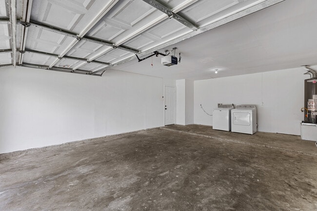 Building Photo - 12223 Kingslake Forest Dr