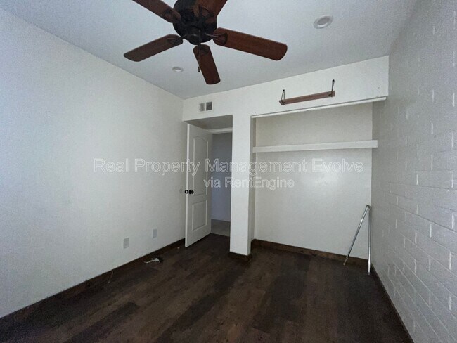 Building Photo - 6565 N 19th Ave