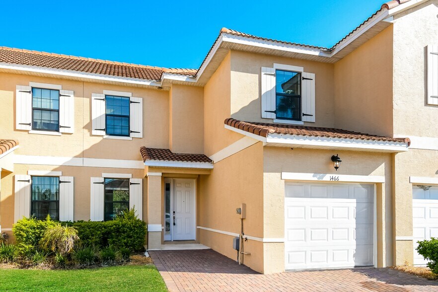 Building Photo - 1466 Pacific Rd