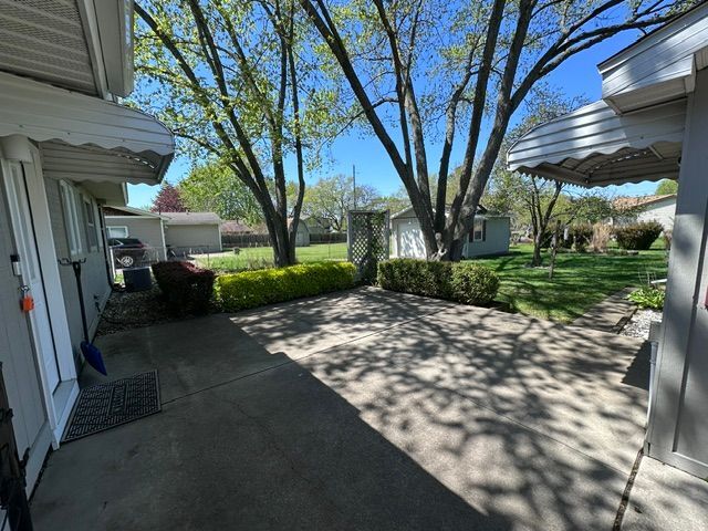 Building Photo - 6284 Woodsdale Dr