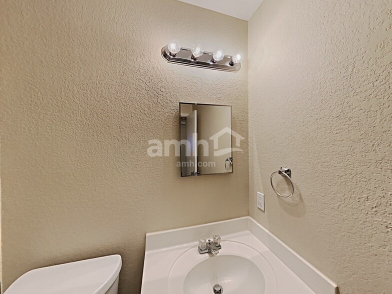 Building Photo - 10339 Manor Crk