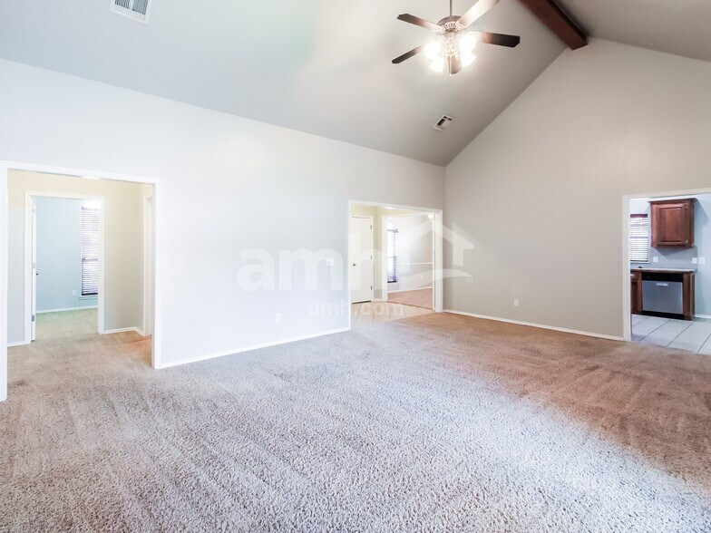 Building Photo - 628 E Elder Ln