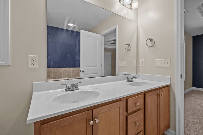 Building Photo - Welcome to Wynbrookee Lane!