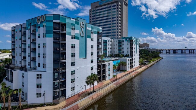 Building Photo - EVO Riverfront