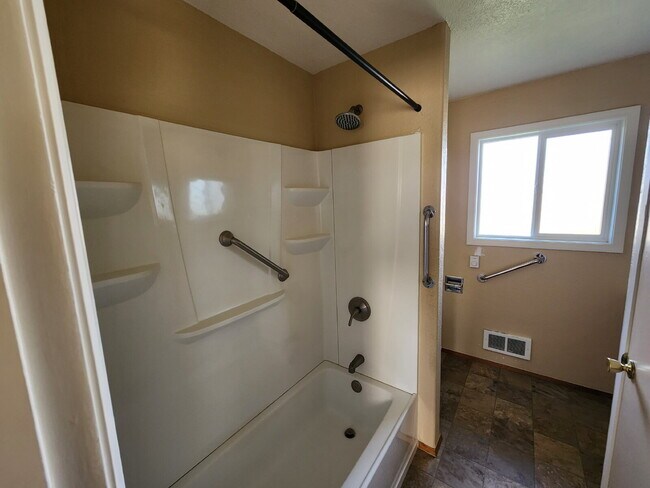 Building Photo - 3 bed 1.5 bath in Sequim