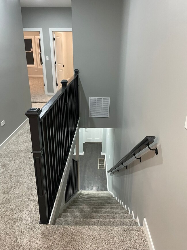 Building Photo - ?? Spacious 3BR + Den | 3-Level Home with ...