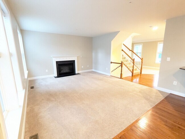 Building Photo - STUNNING Single Family Home in Brunswick C...