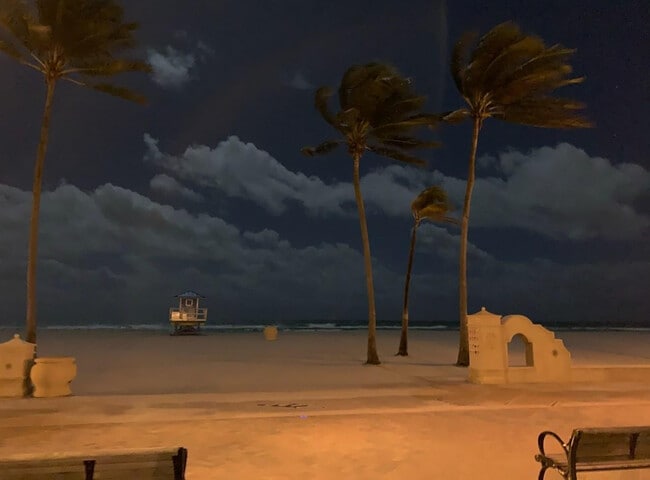 Building Photo - 801 S Ocean Dr