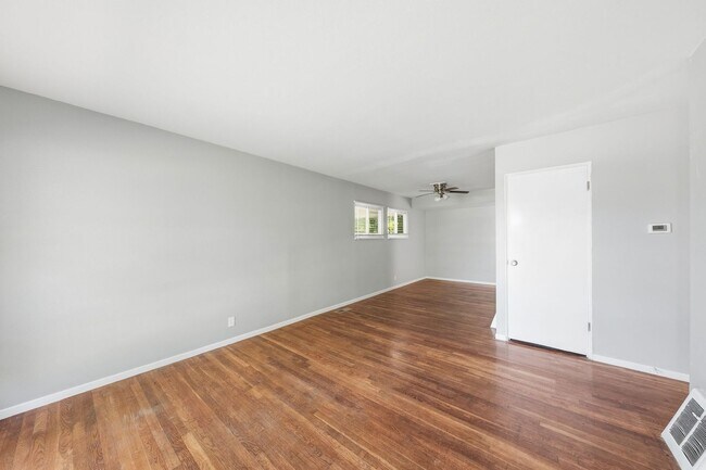 Building Photo - 10700 Spring Garden Dr