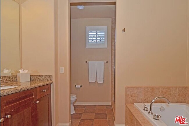Building Photo - 77713 Tradition Dr