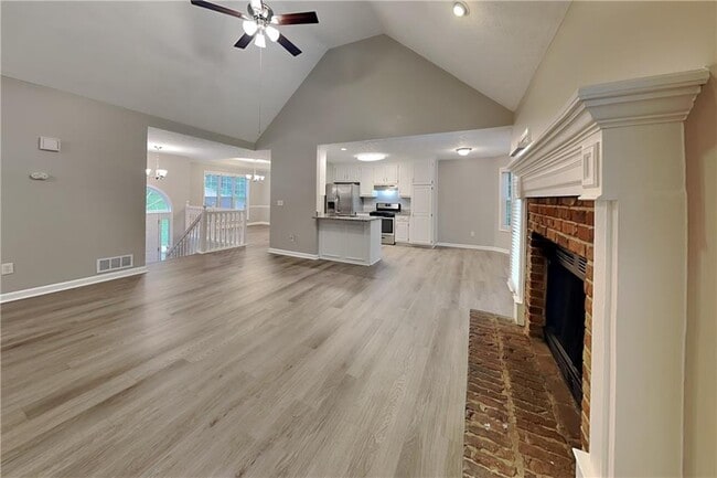 Building Photo - 142 Hartwood Dr